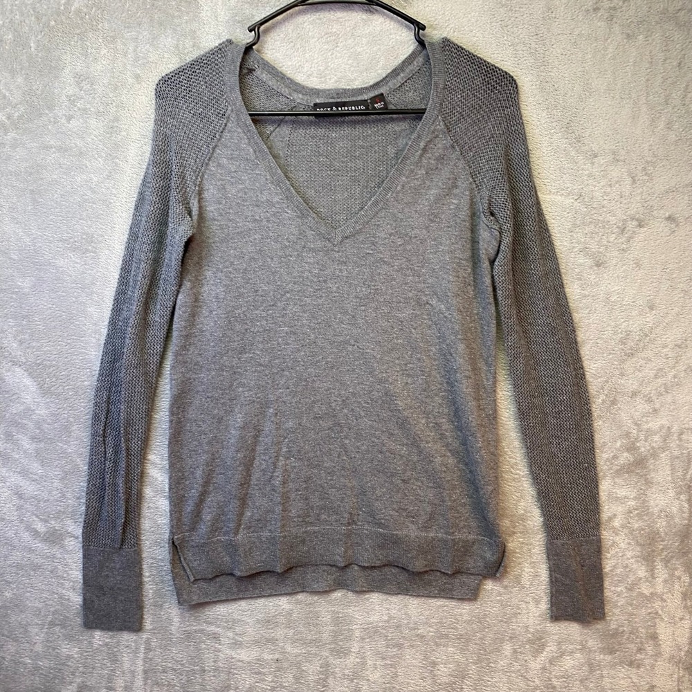 Rock & Republic Sweater Women Small V-Neck Grey Mesh Knit Pullover EUC